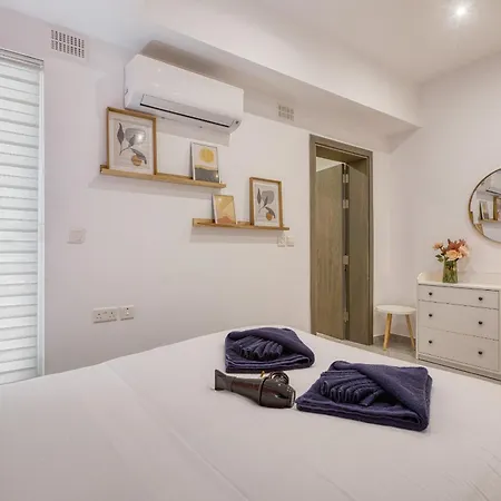 Luxury Maisonette With Yard In Malta Rian1-1 * Hamrun