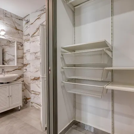 Luxury Maisonette With Yard In Malta Rian1-1 *